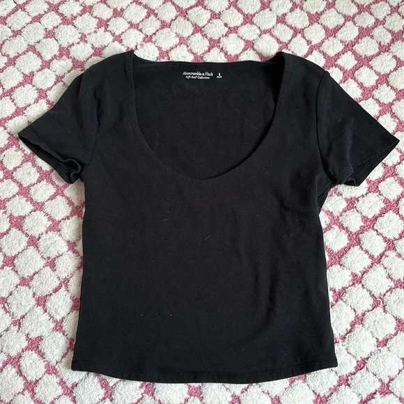 Abercrombie & Fitch Tops - Abercrombie Crop Top